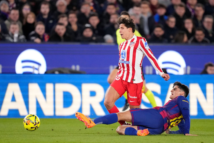 转会期西甲焦点战；巴塞罗那回应争议；底气十足；高层口径保持一致的简单介绍