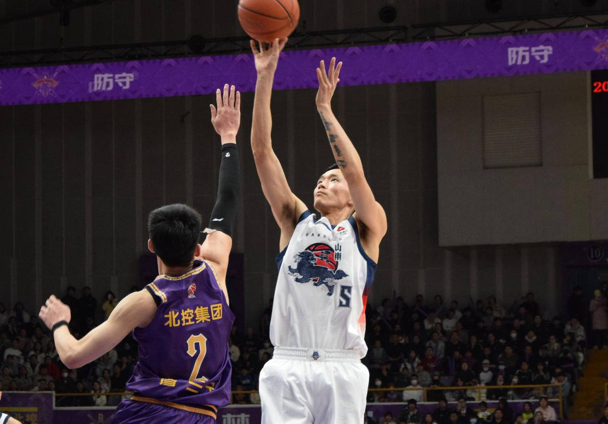 里程碑夜！山东男篮回应争议，NBA常规赛集结日刷纪录，底气十足，细节决定成败的简单介绍